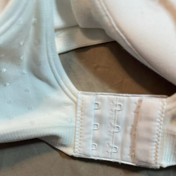 TWO Beauty by Bali Comfort Revolution Foam Wirefree Bras 36DD 1 Black & 1 White - Picture 4 of 14